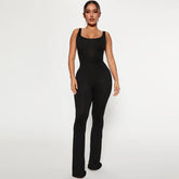 Einfarbiger, schmal geschnittener, rückenfreier, ärmelloser Jumpsuit mit Schultergurten